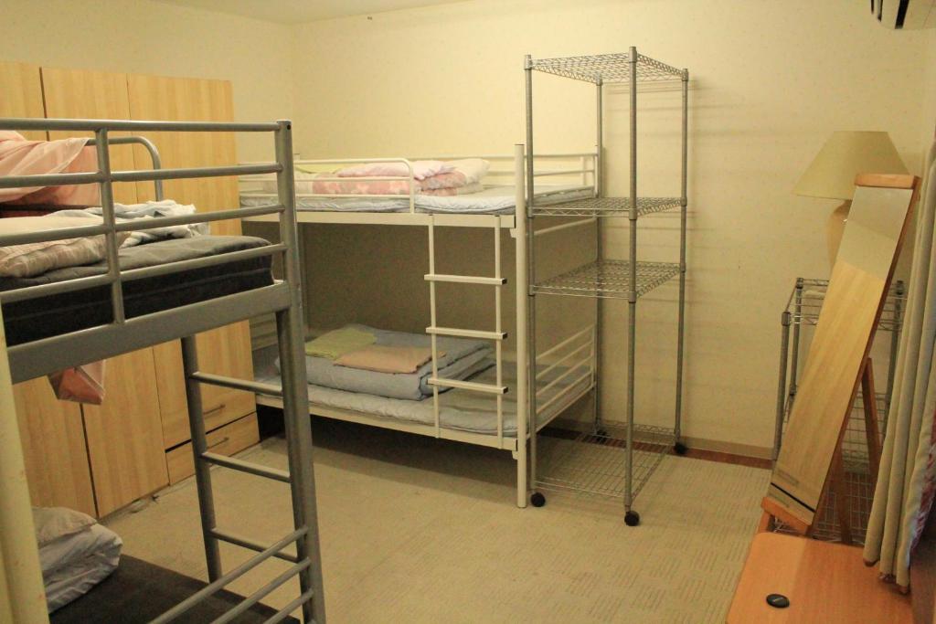 Etagenbett im gemischten Schlafsaal