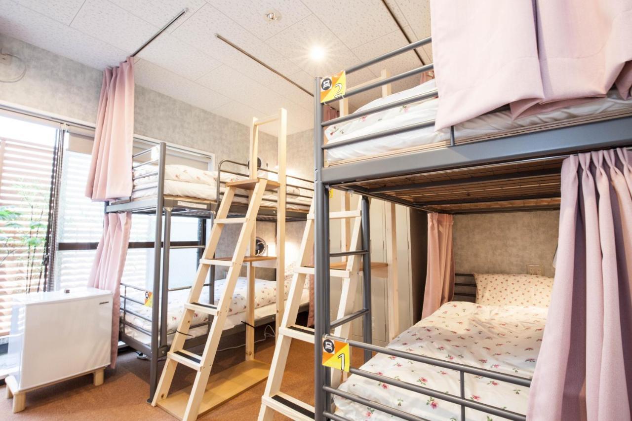 Etagenbett im Schlafsaal für Frauen