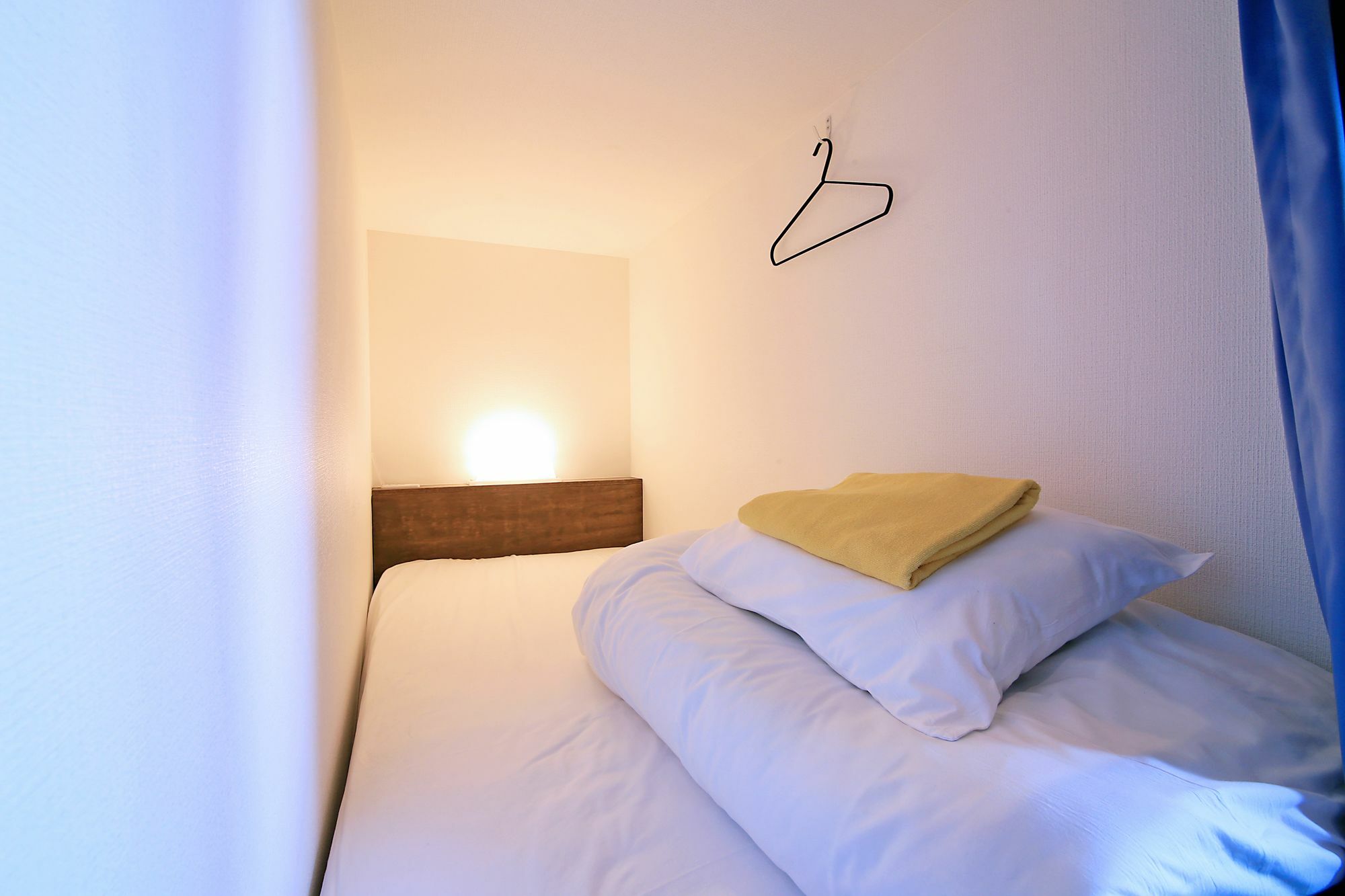Cama individual en habitación compartida mixta
